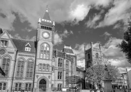 Lais Puzzle - Rathaus von Reading - England in schwarz weiß - 500, 1.000 & 2.000 Teile