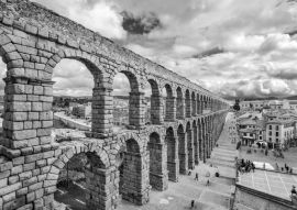 Lais Puzzle - Aquädukt in Segovia in schwarz weiß - 500, 1.000 & 2.000 Teile
