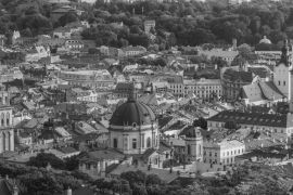Lais Puzzle - Blick auf die Stadt Lviv vom Park des Hohen Schlosses bei Sonnenuntergang in schwarz weiß - 2.000 Teile