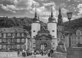Lais Puzzle - Berühmtes altes Brückentor. Heidelberg, Deutschland in schwarz weiß - 500, 1.000 & 2.000 Teile