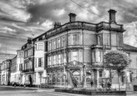 Lais Puzzle - Straße im Stadtzentrum von Southampton - England in schwarz weiß - 500, 1.000 & 2.000 Teile