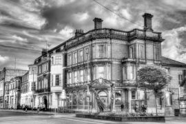 Lais Puzzle - Straße im Stadtzentrum von Southampton - England in schwarz weiß - 2.000 Teile