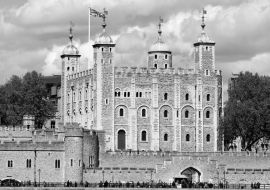 Lais Puzzle - Tower of London in der Innenstadt, England in schwarz weiß - 1.000 Teile