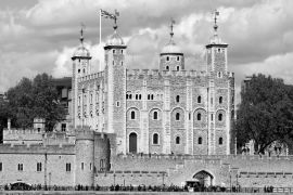 Lais Puzzle - Tower of London in der Innenstadt, England in schwarz weiß - 2.000 Teile