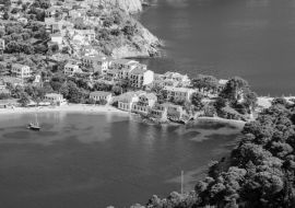 Lais Puzzle - Das Dorf Assos, Insel Kefalonia, Griechenland in schwarz weiß - 1.000 Teile