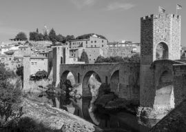 Lais Puzzle - Besalu in schwarz weiß - 500, 1.000 & 2.000 Teile