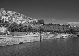 Lais Puzzle - Altstadt von Coimbra, Portugal in schwarz weiß - 500, 1.000 & 2.000 Teile