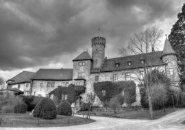 Lais Puzzle - Schloss Hohenstein In Oberfranken in schwarz weiß - 1.000 Teile