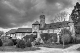 Lais Puzzle - Schloss Hohenstein In Oberfranken in schwarz weiß - 2.000 Teile