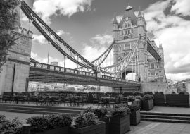 Lais Puzzle - Londoner Tower Bridge an einem bewölkten Tag in schwarz weiß - 1.000 Teile