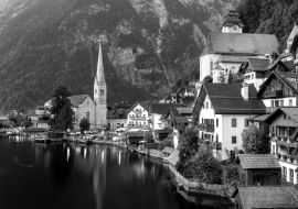 Lais Puzzle - Das Dorf Hallstatt in der Abenddämmerung in schwarz weiß - 1.000 Teile