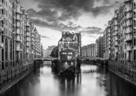 Lais Puzzle - Hamburg Speicherstadt UNESCO Weltkulturerbe in schwarz weiß - 500, 1.000 & 2.000 Teile
