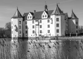 Lais Puzzle - Schloss Glücksburg in schwarz weiß - 500, 1.000 & 2.000 Teile