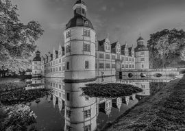 Lais Puzzle - Schloss Neuhaus Paderborn in schwarz weiß - 500, 1.000 & 2.000 Teile