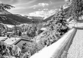 Lais Puzzle - Panorama-Wanderpass über Davos, Schweiz in schwarz weiß - 1.000 Teile