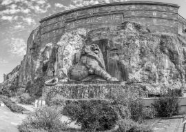 Lais Puzzle - Denkmal des preußisch-französischen Krieges in Belfort, Frankreich in schwarz weiß - 500, 1.000 & 2.000 Teile