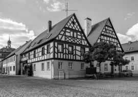 Lais Puzzle - Marktplatz mit Fachwerkhäusern in Baunach in schwarz weiß - 500, 1.000 & 2.000 Teile