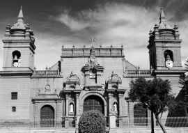 Lais Puzzle - Peru, Plaza de Armas in Ayacucho in schwarz weiß - 500, 1.000 & 2.000 Teile