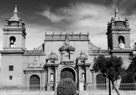 Lais Puzzle - Peru, Plaza de Armas in Ayacucho in schwarz weiß - 1.000 Teile