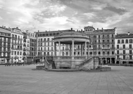 Lais Puzzle - Pamplona, Navarra, Spanien in schwarz weiß - 500, 1.000 & 2.000 Teile