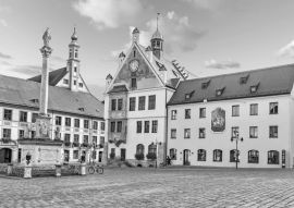 Lais Puzzle - Building of Town Hall in Freising, Germany in schwarz weiß - 500, 1.000 & 2.000 Teile