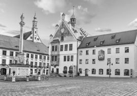 Lais Puzzle - Building of Town Hall in Freising, Germany in schwarz weiß - 1.000 Teile