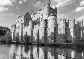 Lais Puzzle - Mittelalterliches Schloss Gravensteen (Schloss der Grafen) in Gent, Belgien in schwarz weiß - 500, 1.000 & 2.000 Teile