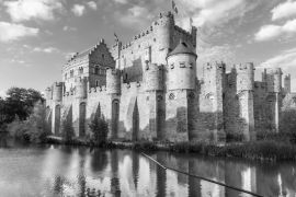 Lais Puzzle - Mittelalterliches Schloss Gravensteen (Schloss der Grafen) in Gent, Belgien in schwarz weiß - 2.000 Teile