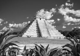 Lais Puzzle - Chichen Itza, eine der meistbesuchten archäologischen Stätten, Mexiko in schwarz weiß - 1.000 Teile