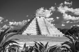 Lais Puzzle - Chichen Itza, eine der meistbesuchten archäologischen Stätten, Mexiko in schwarz weiß - 2.000 Teile