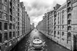 Lais Puzzle - Ansicht der berühmten Speicherstadt von Hamburg, Deutschland. in schwarz weiß - 2.000 Teile
