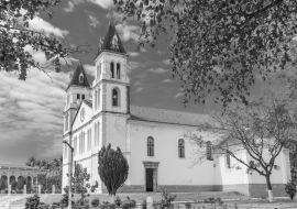 Lais Puzzle - Sao Tome, die schöne weiße Kathedrale im Zentrum, Sao Tome und Principe in schwarz weiß - 1.000 Teile