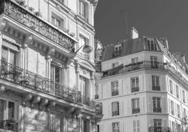 Lais Puzzle - Paris, schönes Gebäude, typische Pariser Fassade in der Nähe des Viertels Republique in schwarz weiß - 1.000 Teile