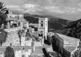 Lais Puzzle - Das Dorf Savoca in Sizilien in schwarz weiß - 500, 1.000 & 2.000 Teile