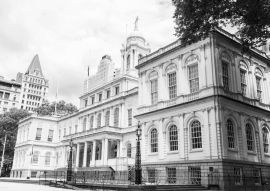 Lais Puzzle - Das New Yorker Rathaus in Manhattan in New York City, USA in schwarz weiß - 500, 1.000 & 2.000 Teile