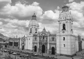 Lais Puzzle - Die Basilika-Kathedrale von Lima auf dem Plaza Mayor, Lima, Peru, Südamerika in schwarz weiß - 1.000 Teile