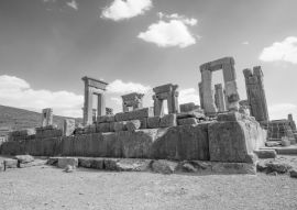 Lais Puzzle - Ruinen der antiken Stadt Persepolis oder Takht-e-Jamshid, Hauptstadt des Persischen Reiches der Achämeniden in Shiraz, Iran in schwarz weiß - 500, 1.000 & 2.000 Teile