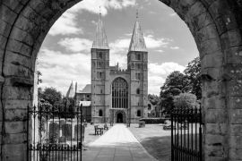 Lais Puzzle - Southwell Mister und romanische Kathedrale in Nottinghamshire, England in schwarz weiß - 2.000 Teile