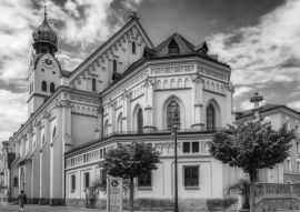 Lais Puzzle - Kirche St. Nikolaus Rosenheim in schwarz weiß - 500, 1.000 & 2.000 Teile