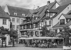 Lais Puzzle - Mittelalterliche Altstadt Meersburg in schwarz weiß - 500, 1.000 & 2.000 Teile