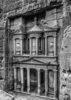Lais Puzzle - Al Khazneh Grabmal auch Schatzkammer genannt in Petra, Jordanien in schwarz weiß - 500, 1.000 & 2.000 Teile