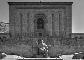 Lais Puzzle - Matenadaran - Eriwan, Armenien in schwarz weiß - 500, 1.000 & 2.000 Teile