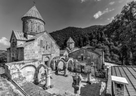Lais Puzzle - Haghartsin-Kloster - Armenien in schwarz weiß - 500, 1.000 & 2.000 Teile