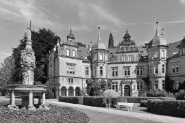 Lais Puzzle - Das Schloss Bückeburg in Bückeburg in schwarz weiß - 2.000 Teile