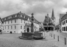Lais Puzzle - Rathaus Michelstadt im Odenwald in schwarz weiß - 500, 1.000 & 2.000 Teile