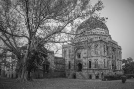 Lais Puzzle - Bara Gumbad im Lodi-Garten in Delhi in schwarz weiß - 2.000 Teile