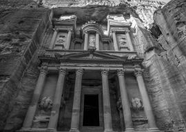 Lais Puzzle - Unglaublicher und mystischer Blick auf das Al-Khazneh-Grabmal. Das Schatzgrab von Petra, Jordanien in schwarz weiß - 500, 1.000 & 2.000 Teile
