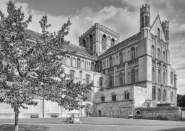 Lais Puzzle - Südwand der Peterborough Kathedrale, Cambridgeshire, England, Großbritannien in schwarz weiß - 500, 1.000 & 2.000 Teile