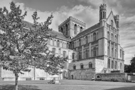 Lais Puzzle - Südwand der Peterborough Kathedrale, Cambridgeshire, England, Großbritannien in schwarz weiß - 2.000 Teile