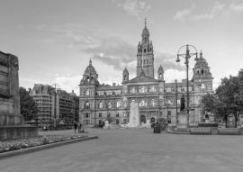 Lais Puzzle - Glasgow City Chambers und George Square in Glasgow, Schottland in schwarz weiß - 500, 1.000 & 2.000 Teile
